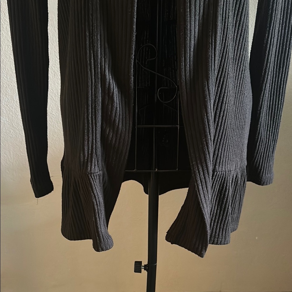Black Ribbed Open Front Cardigan with Ruffle Bottom. - Picture 4 of 9